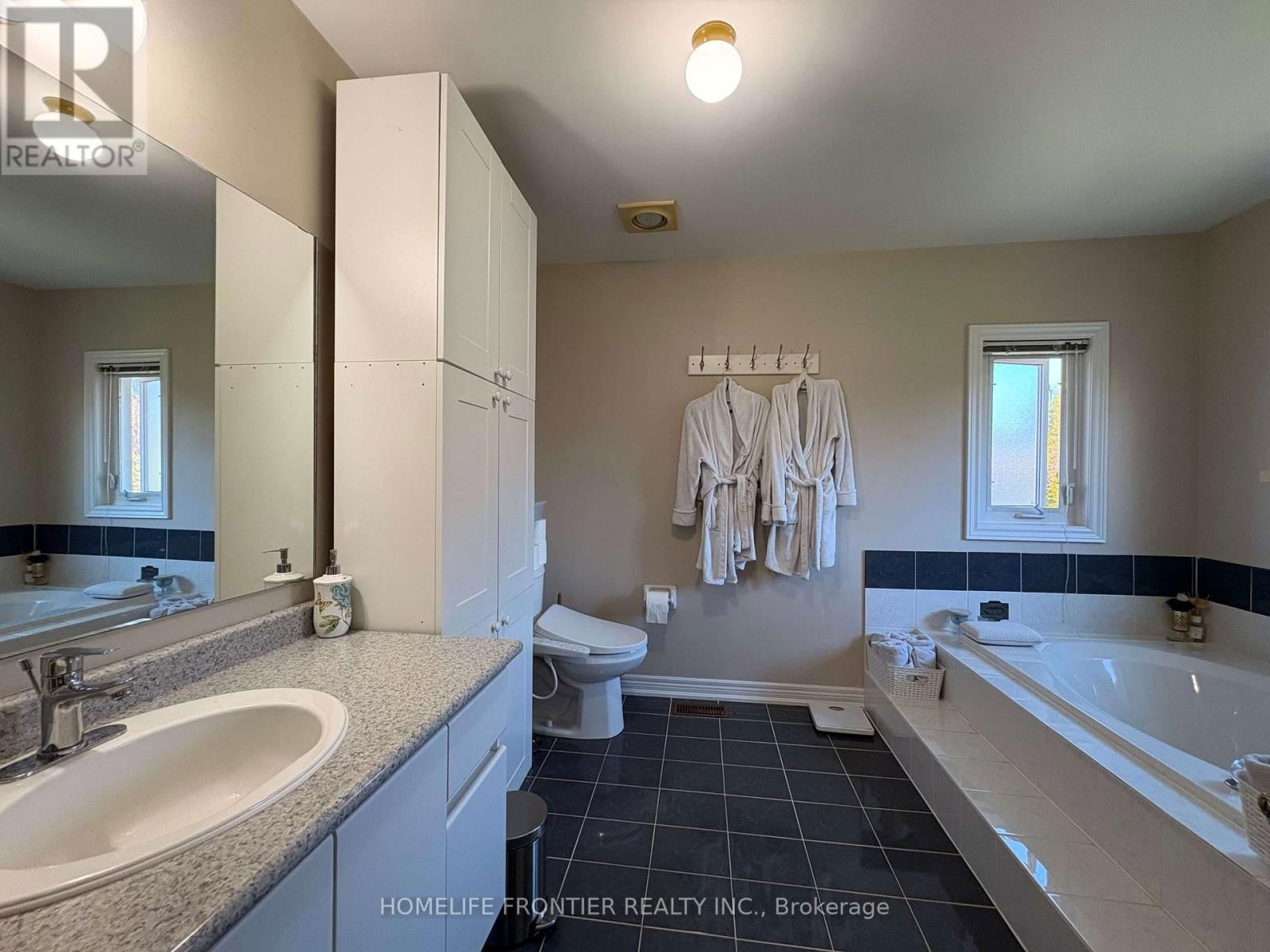 581 WYCLIFFE AVENUE Image 21