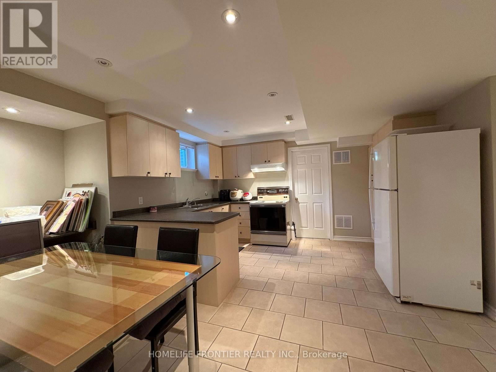 581 WYCLIFFE AVENUE Image 31
