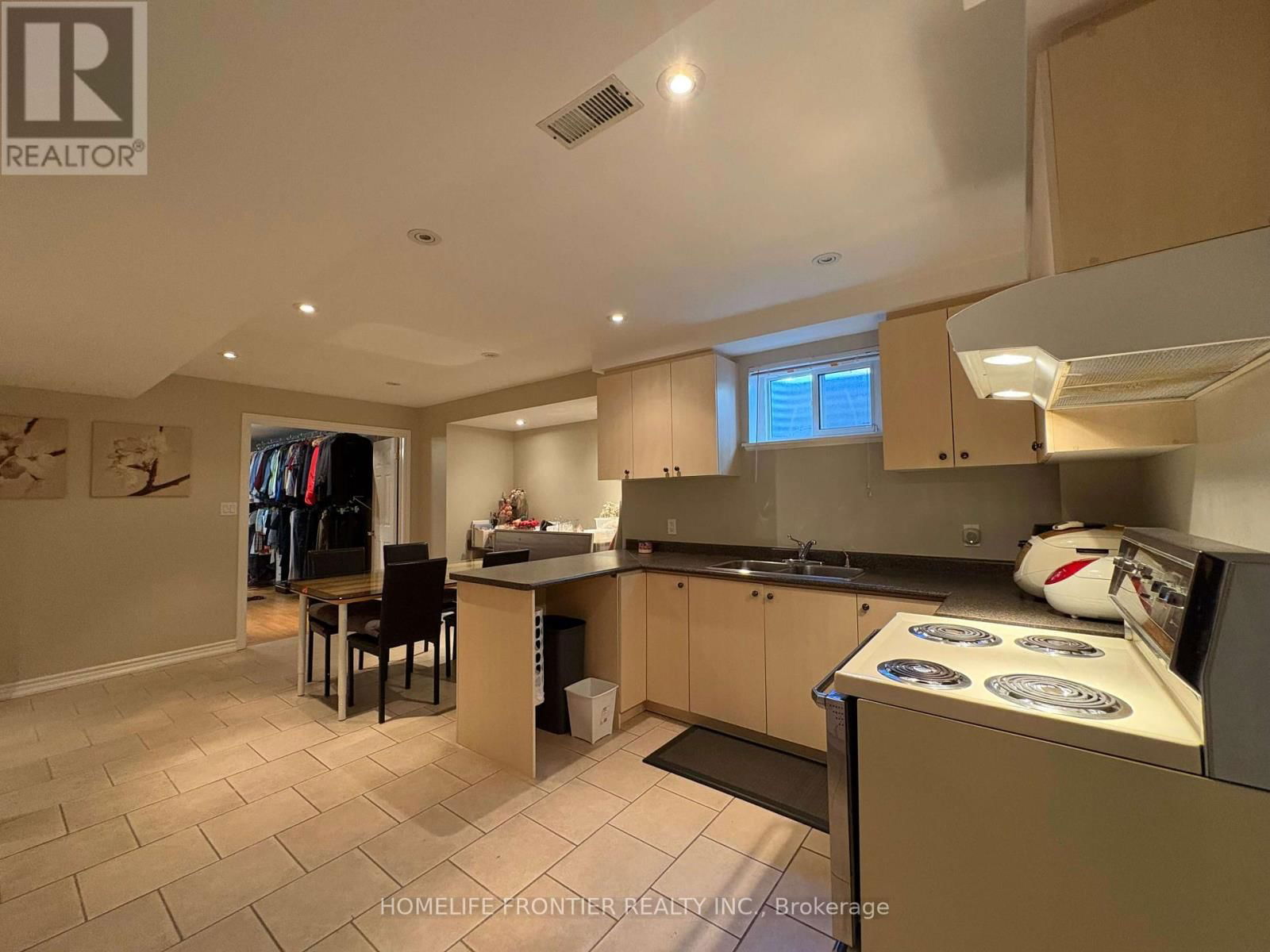 581 WYCLIFFE AVENUE Image 32