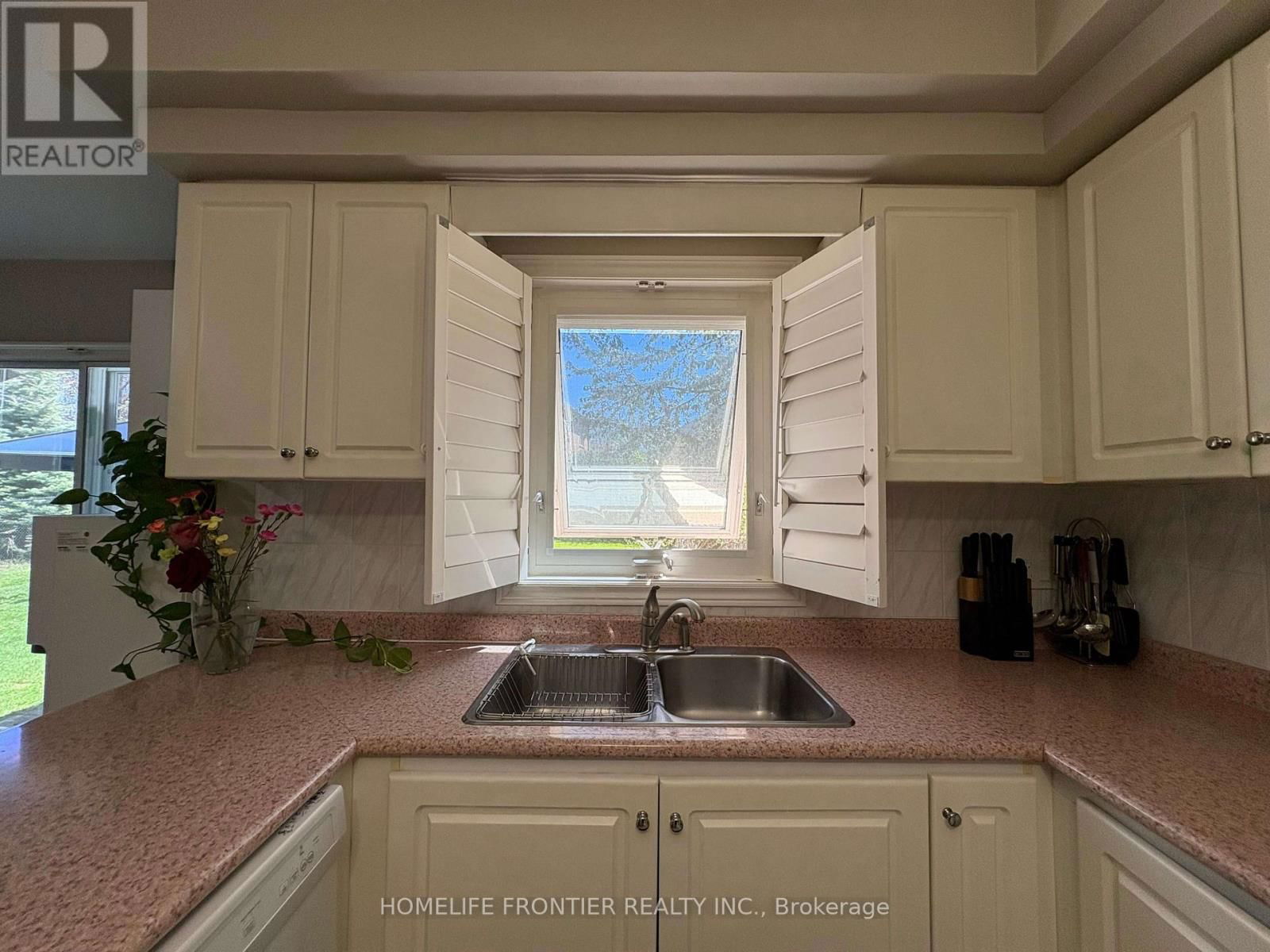 581 WYCLIFFE AVENUE Image 8