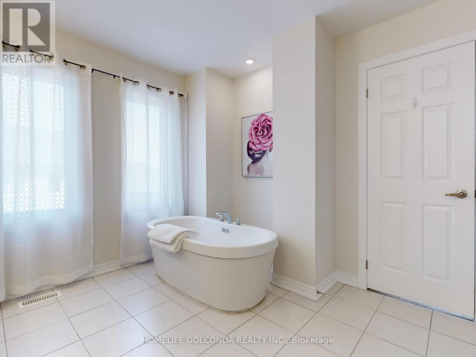16 EASTGROVE SQUARE Image 35