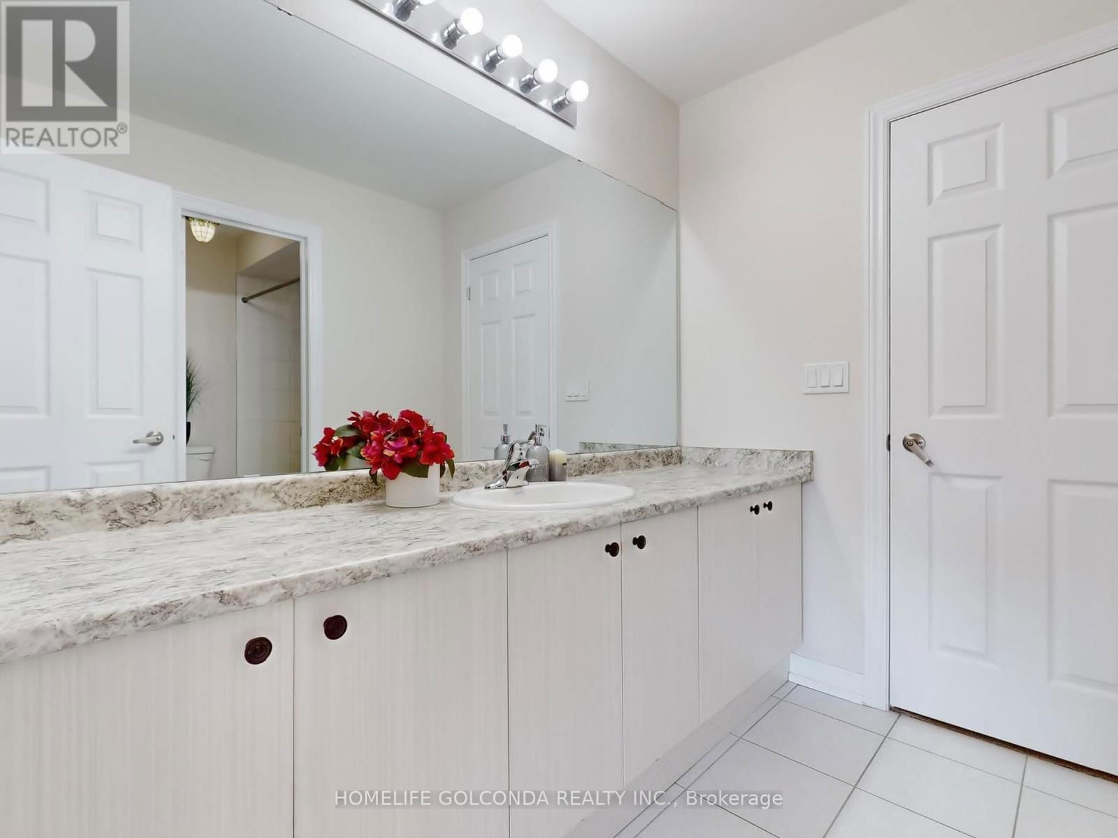 16 EASTGROVE SQUARE Image 43