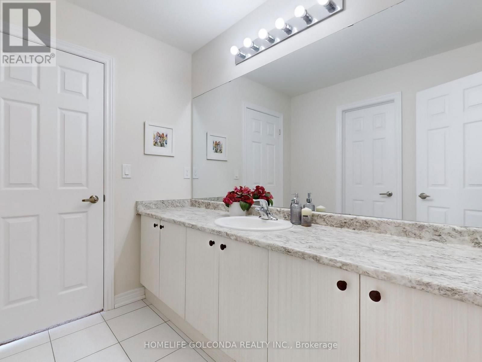 16 EASTGROVE SQUARE Image 44