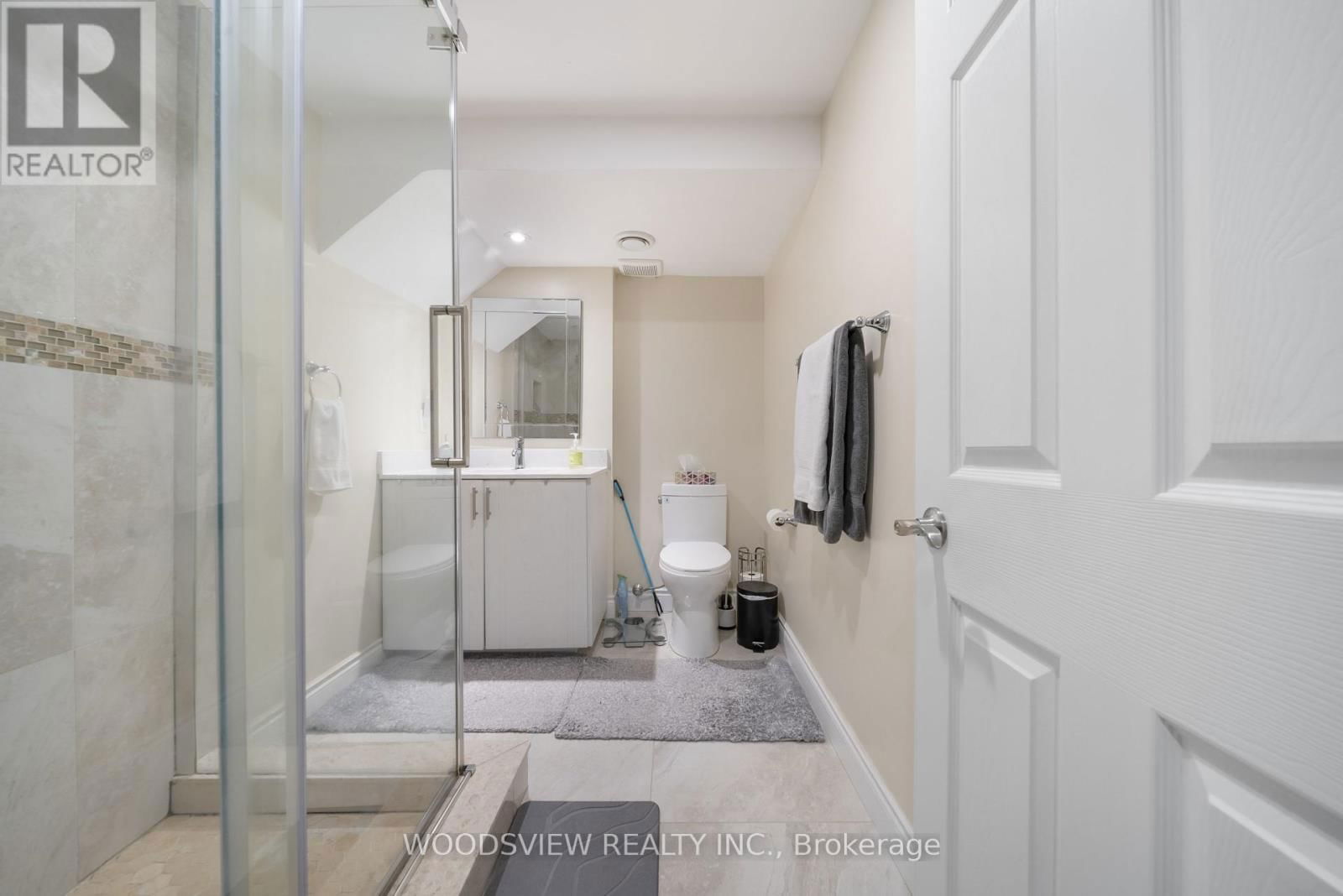 142 WEST LAWN CRESCENT Image 27
