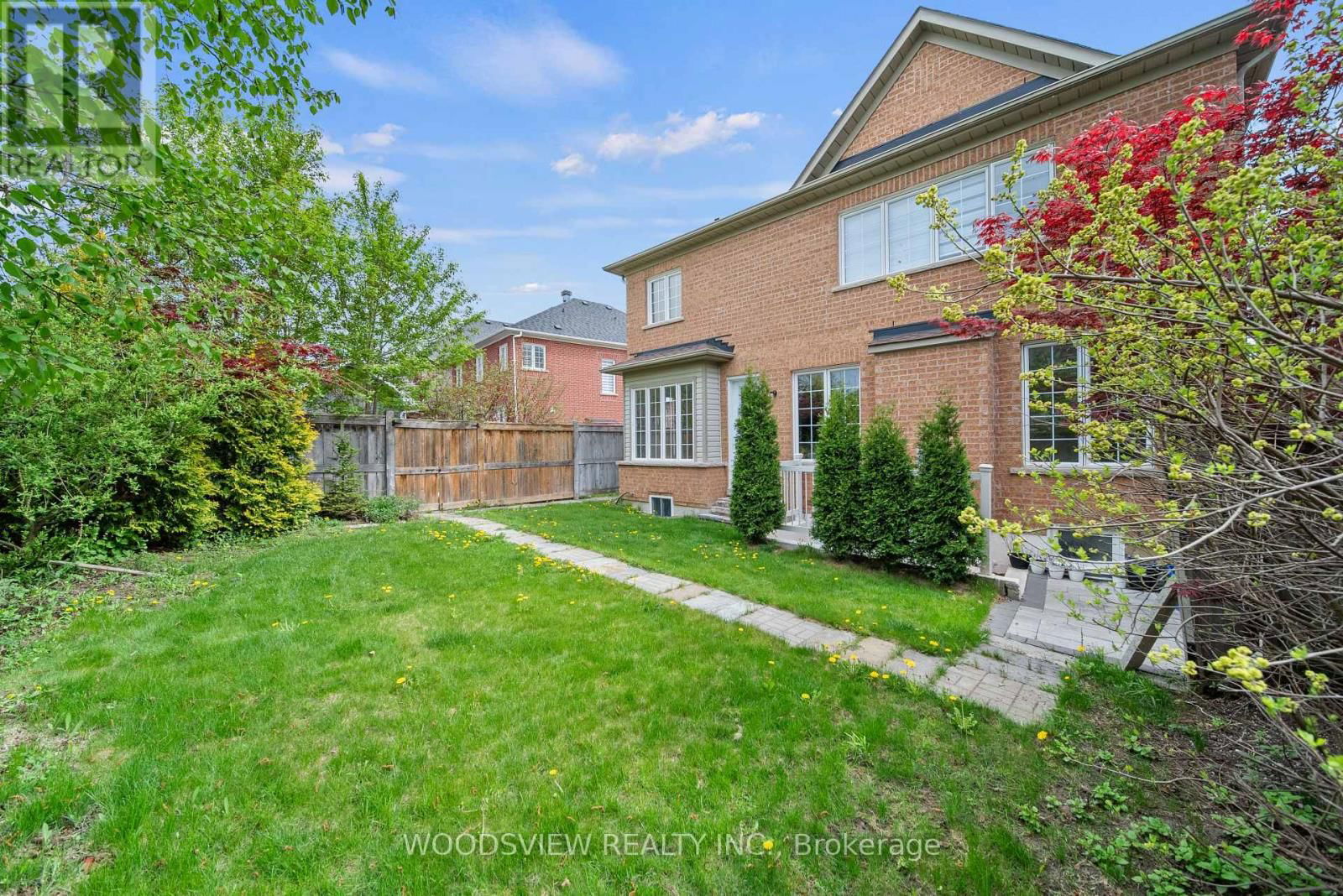 142 WEST LAWN CRESCENT Image 30