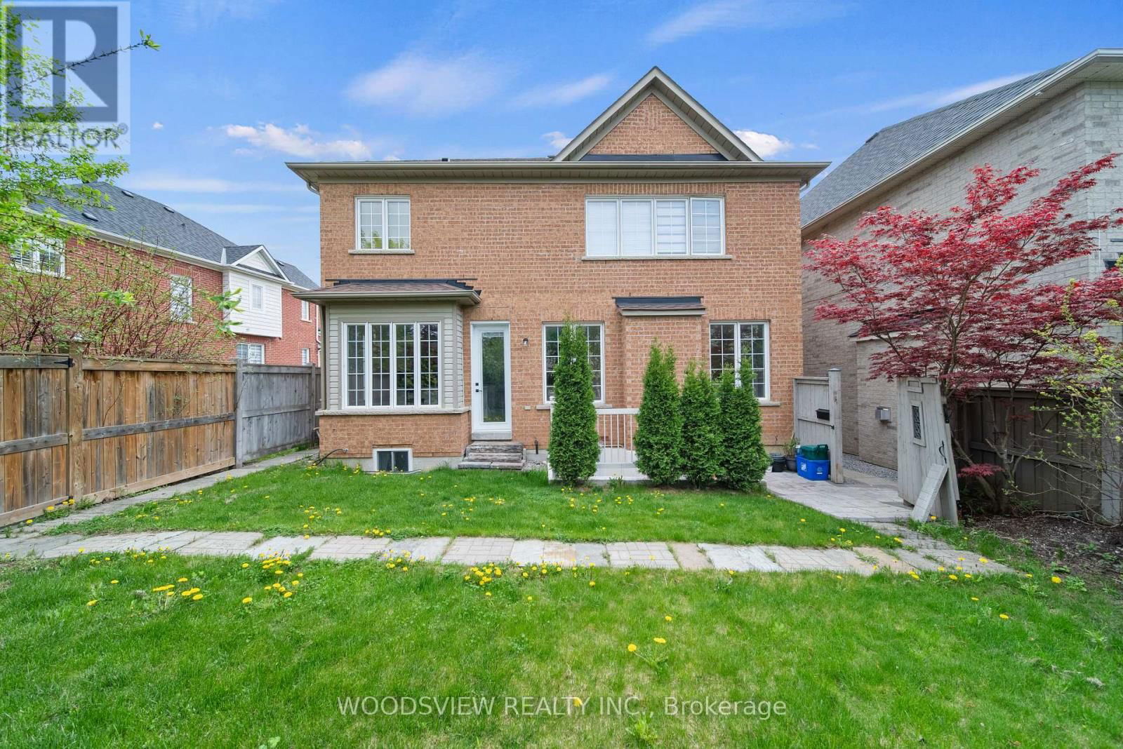 142 WEST LAWN CRESCENT Image 33