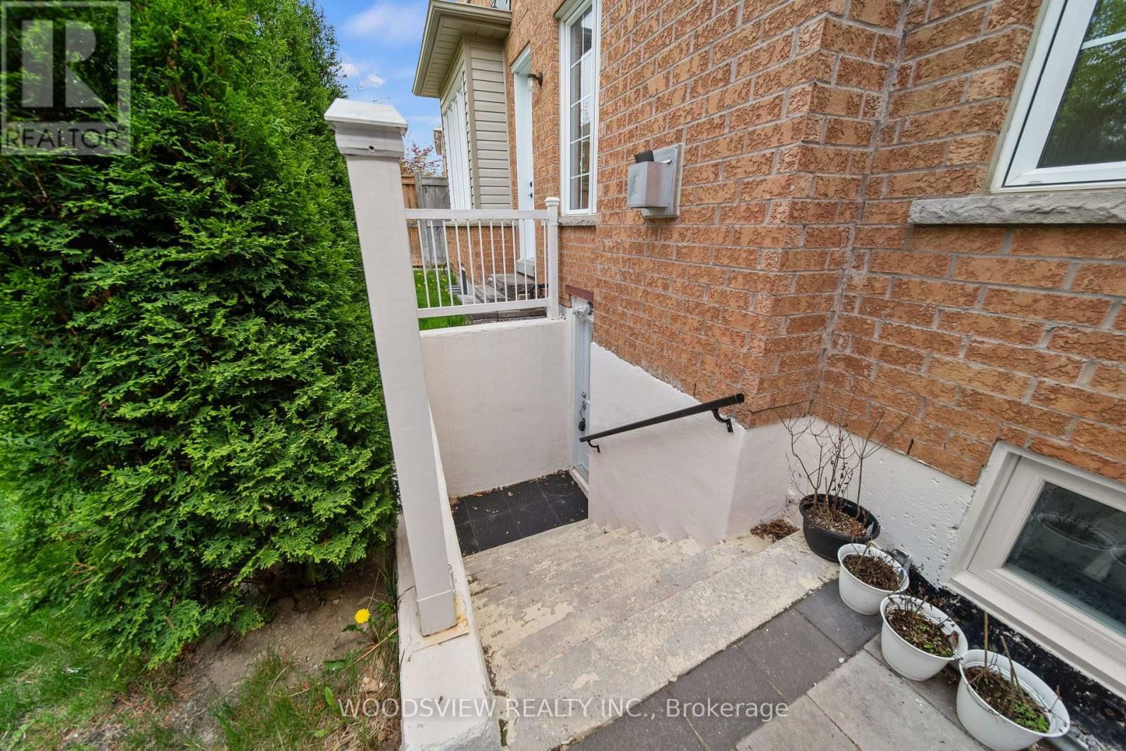 142 WEST LAWN CRESCENT Image 34