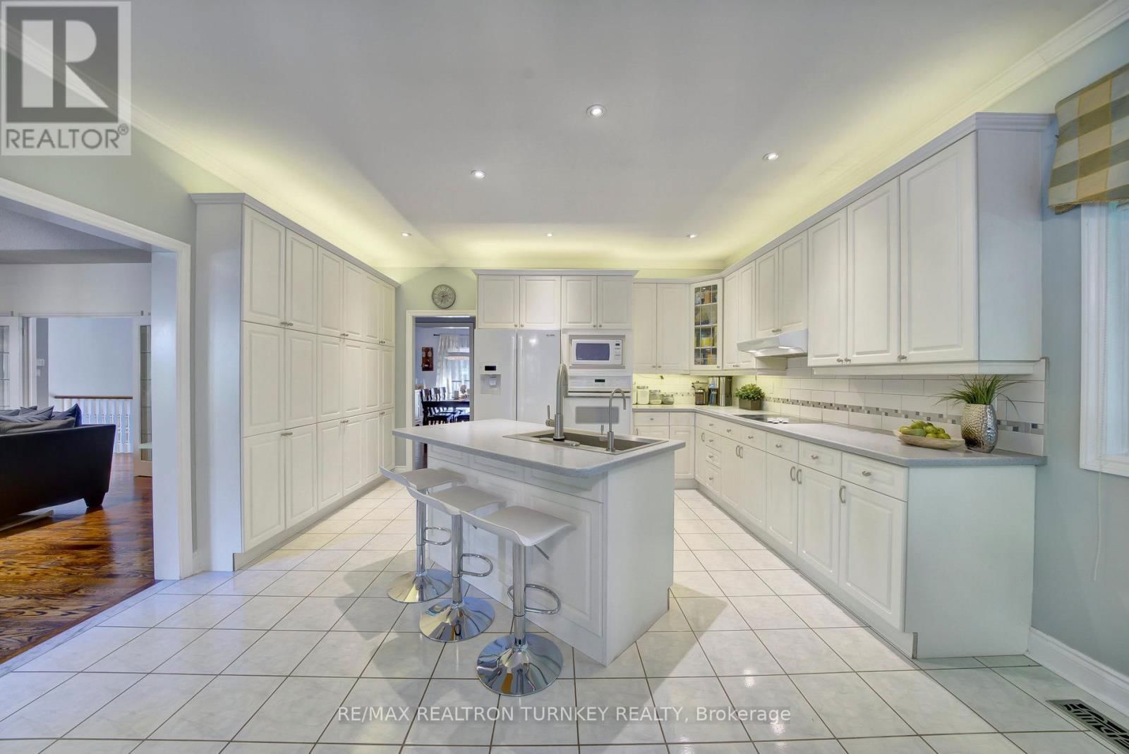 22 SHERWOOD GLEN Image 11