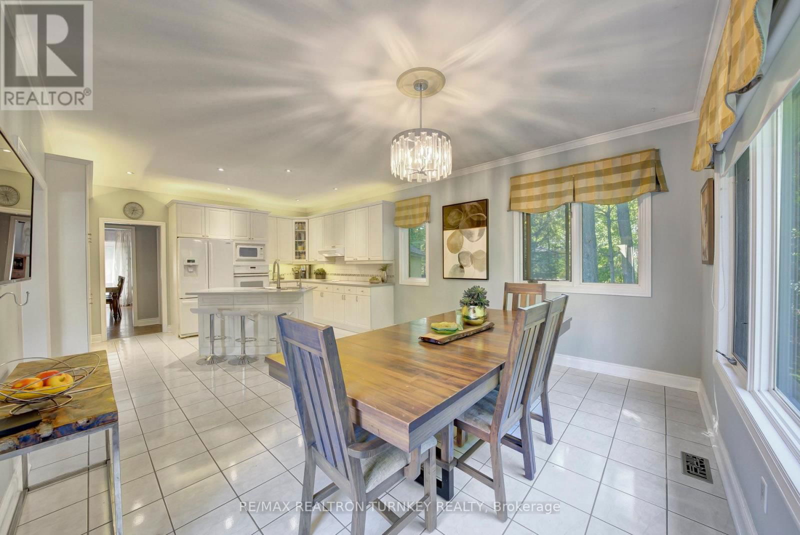 22 SHERWOOD GLEN Image 12