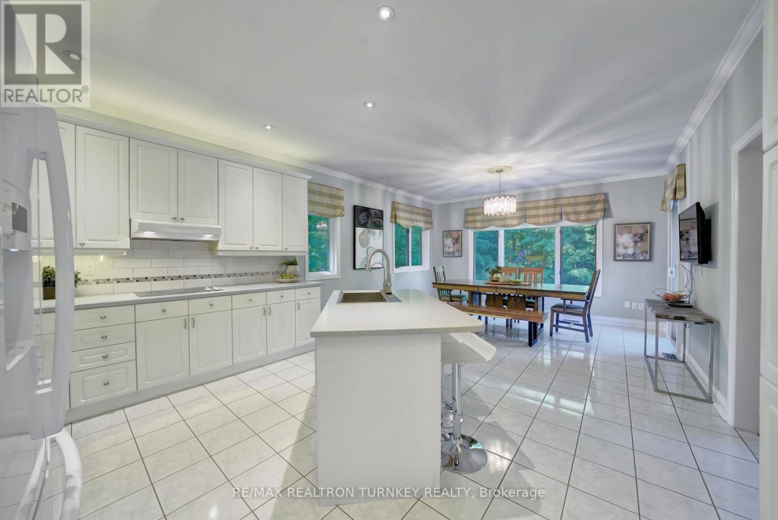 22 SHERWOOD GLEN Image 13