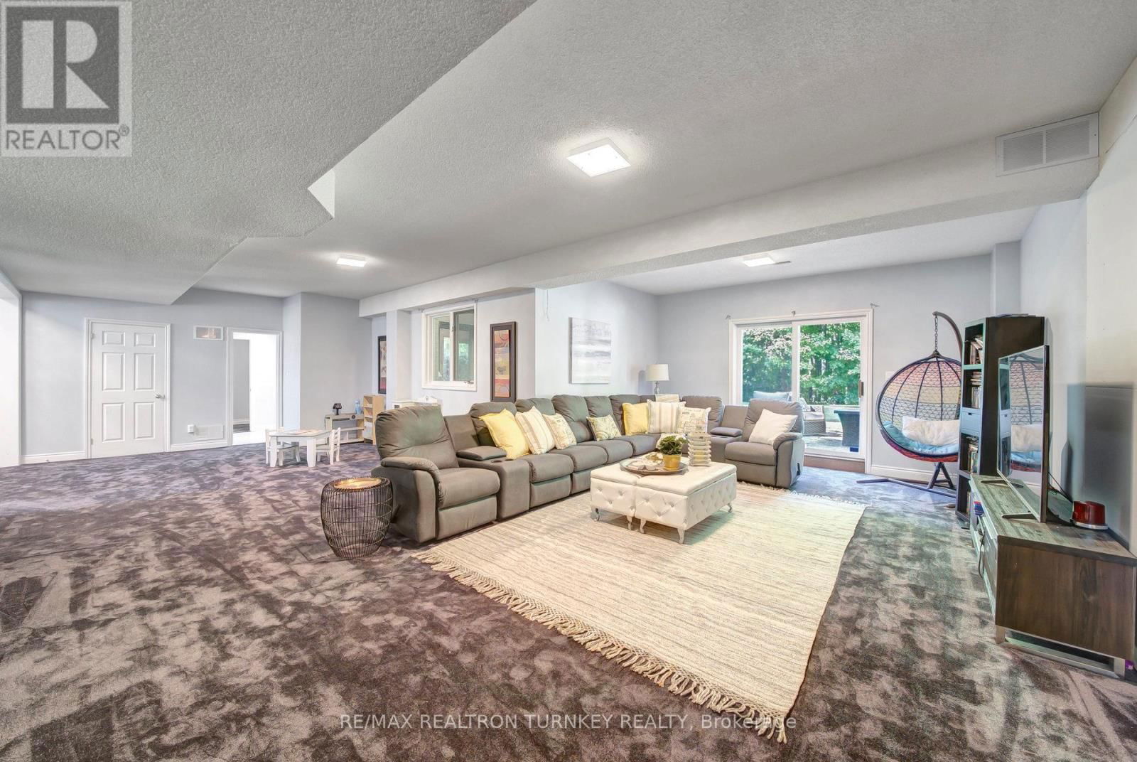 22 SHERWOOD GLEN Image 22