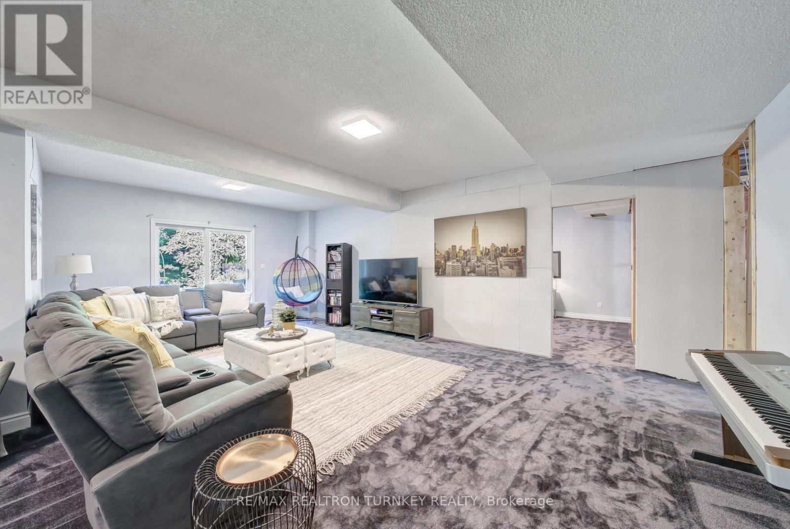 22 SHERWOOD GLEN Image 23
