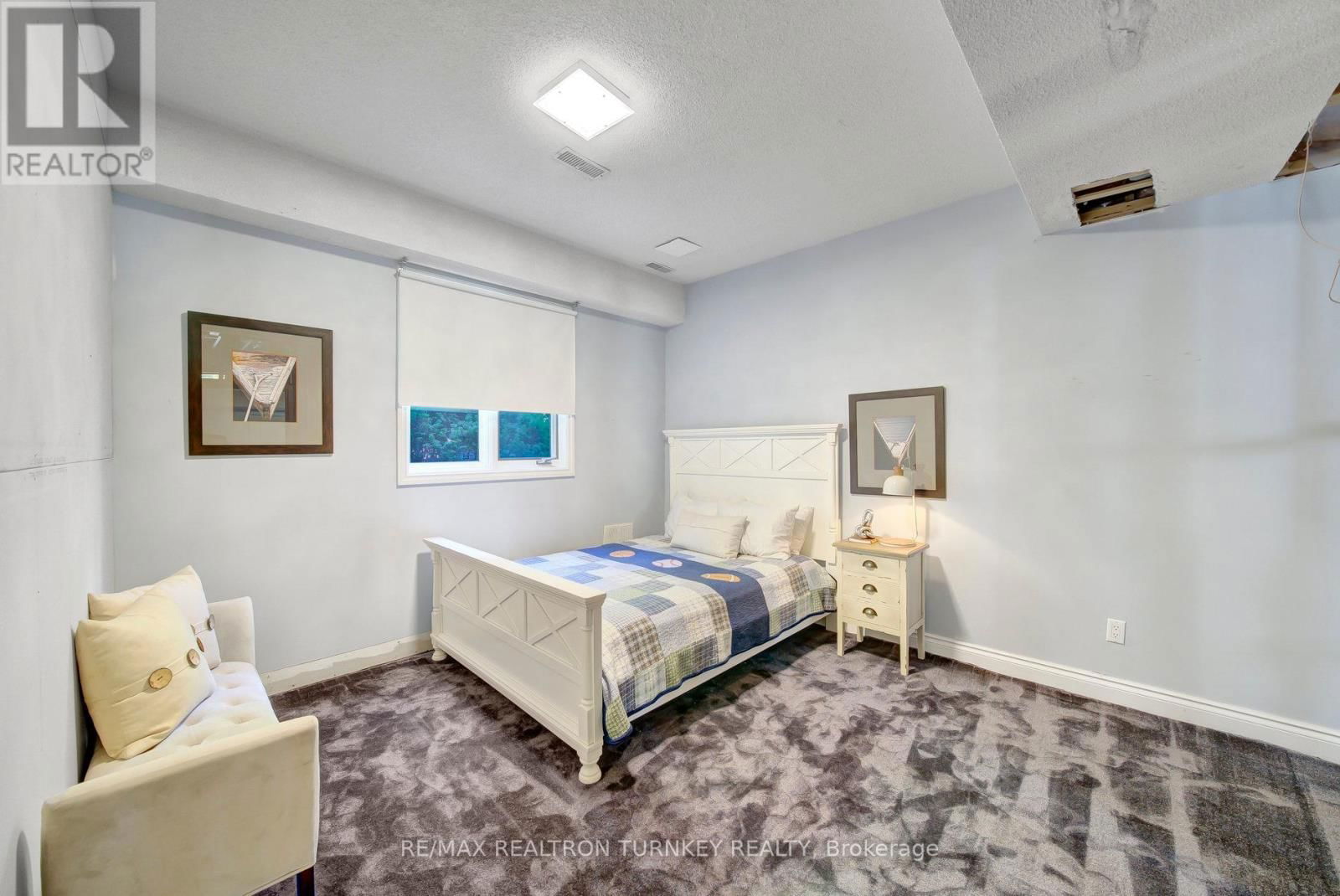 22 SHERWOOD GLEN Image 24