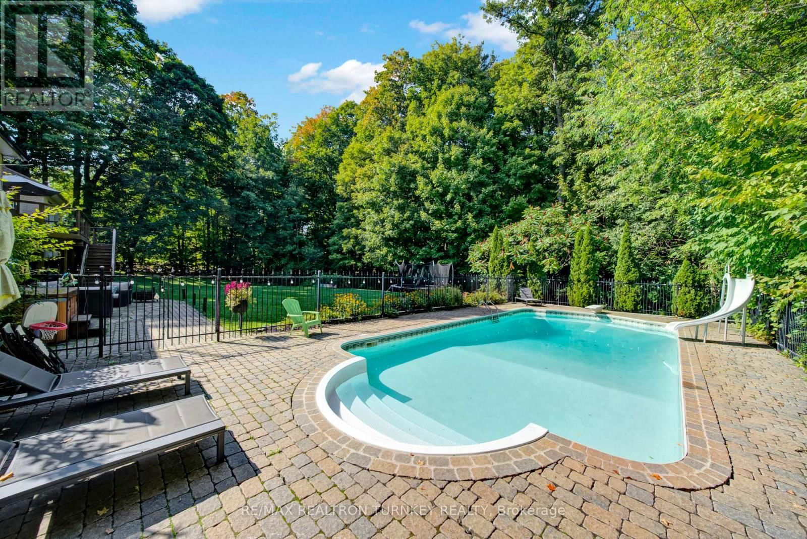 22 SHERWOOD GLEN Image 32