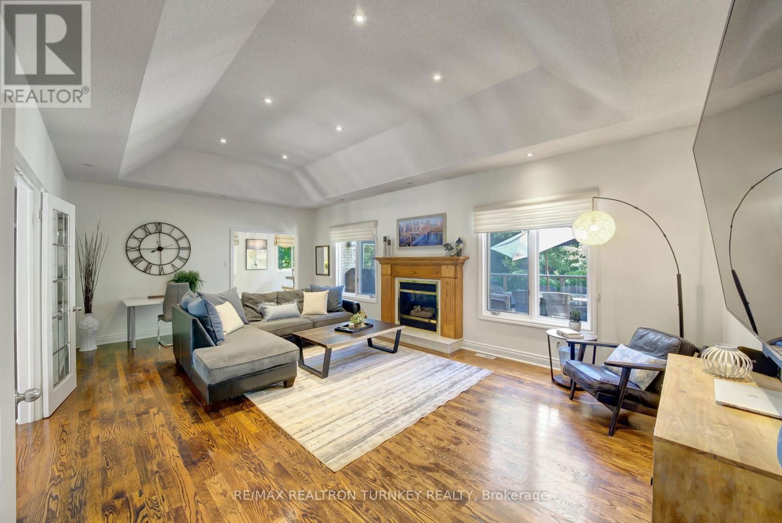 22 SHERWOOD GLEN Image 9