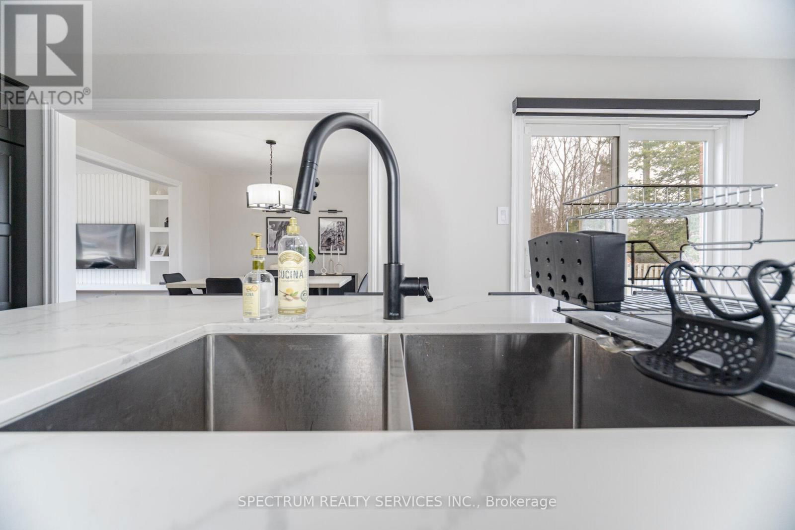 52 FRENCH CRESCENT Image 17
