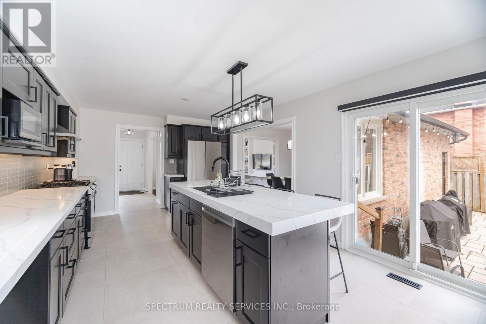 52 FRENCH CRESCENT Image 18