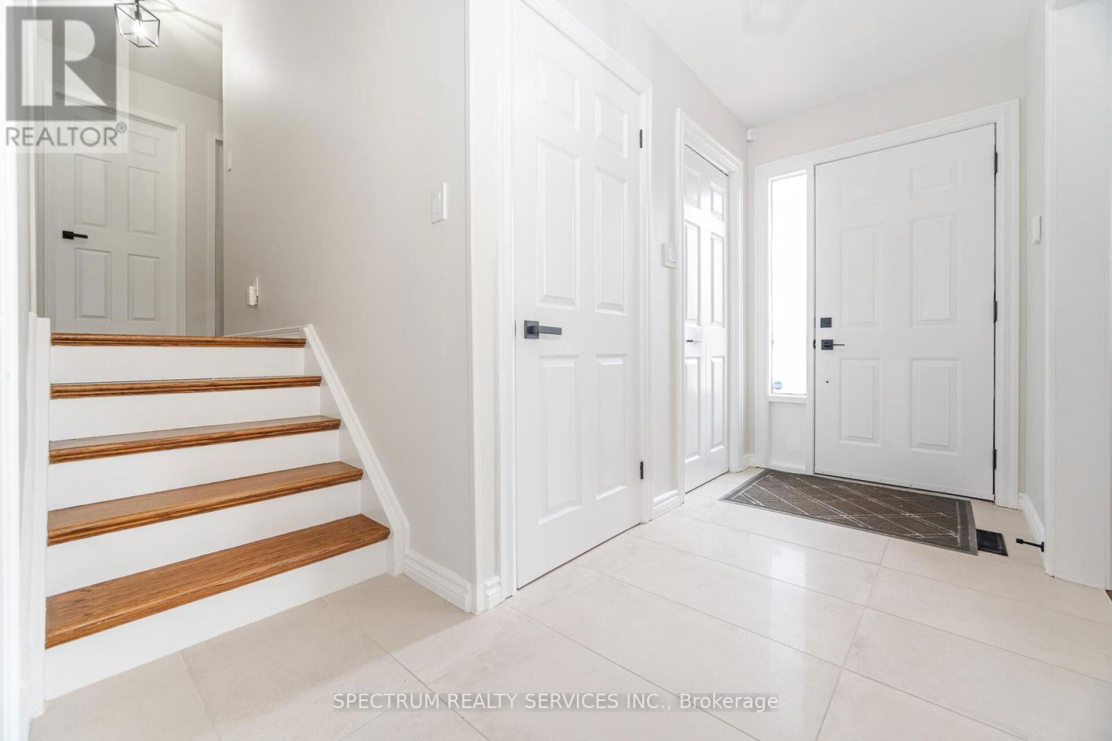 52 FRENCH CRESCENT Image 19