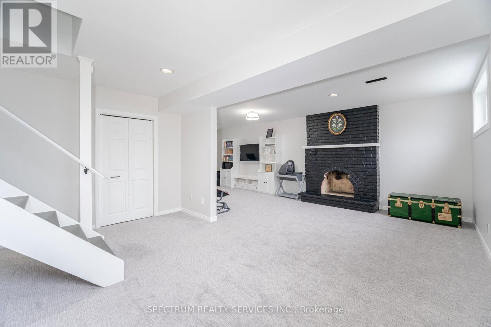 52 FRENCH CRESCENT Image 32