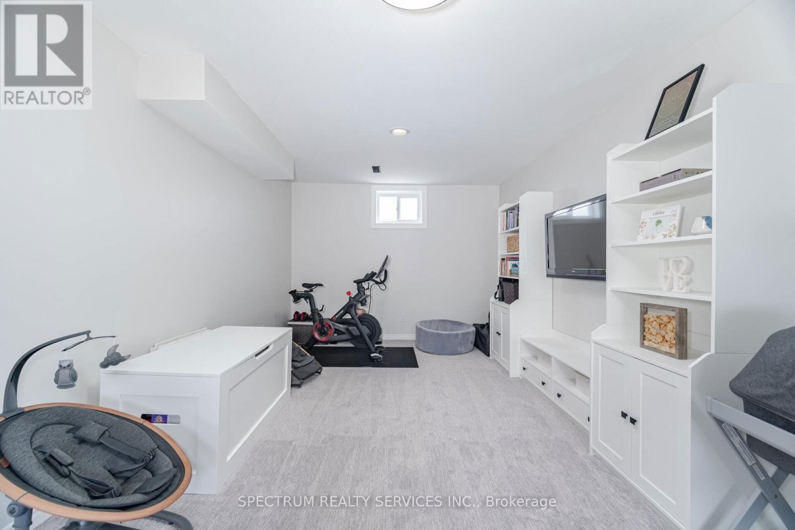 52 FRENCH CRESCENT Image 35