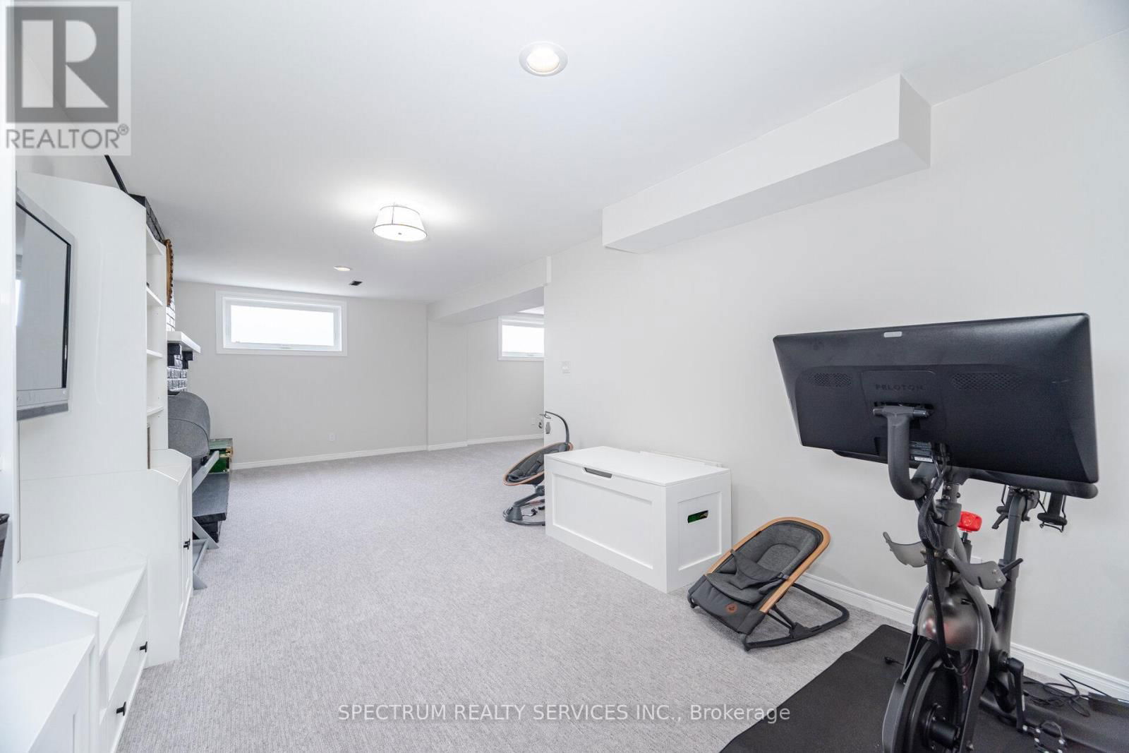 52 FRENCH CRESCENT Image 36