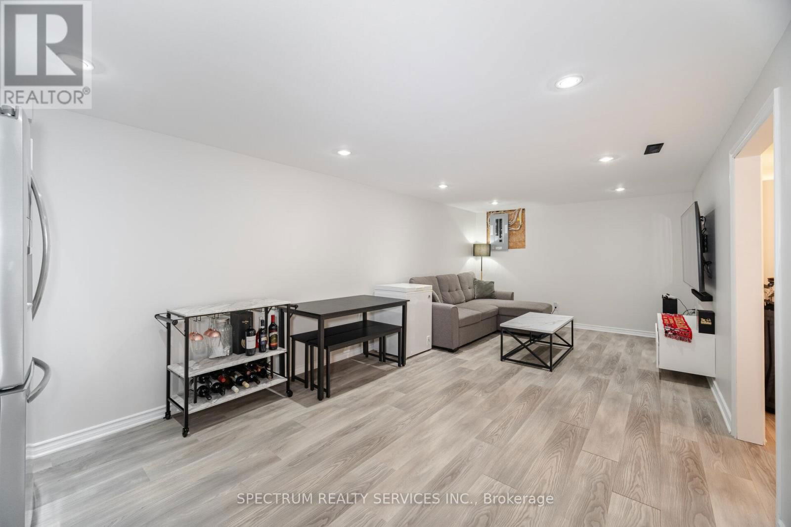 52 FRENCH CRESCENT Image 38