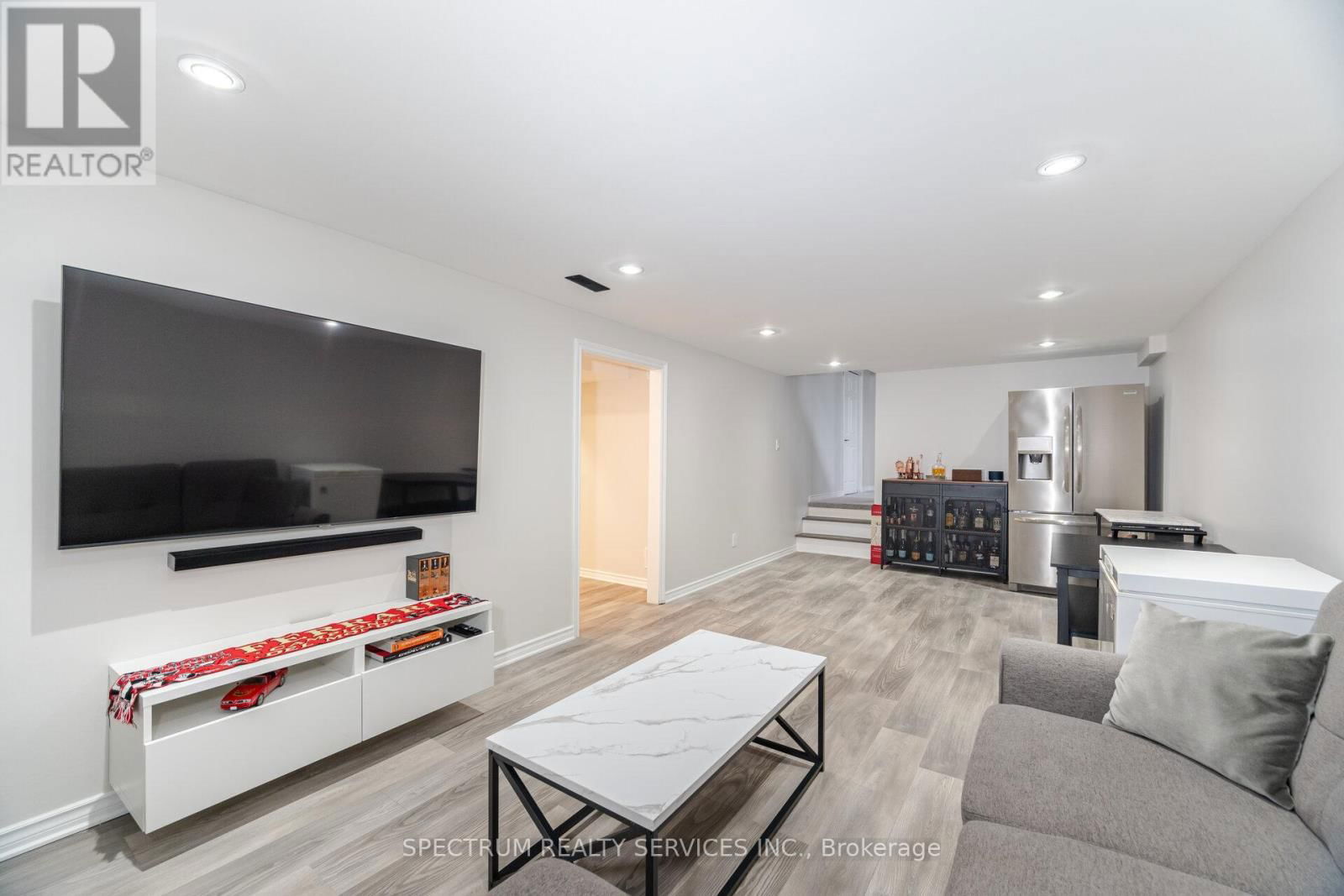 52 FRENCH CRESCENT Image 40