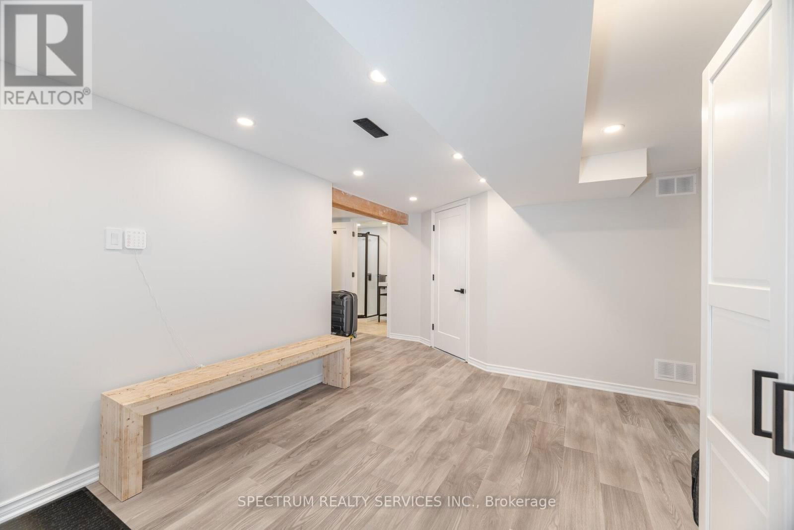 52 FRENCH CRESCENT Image 42