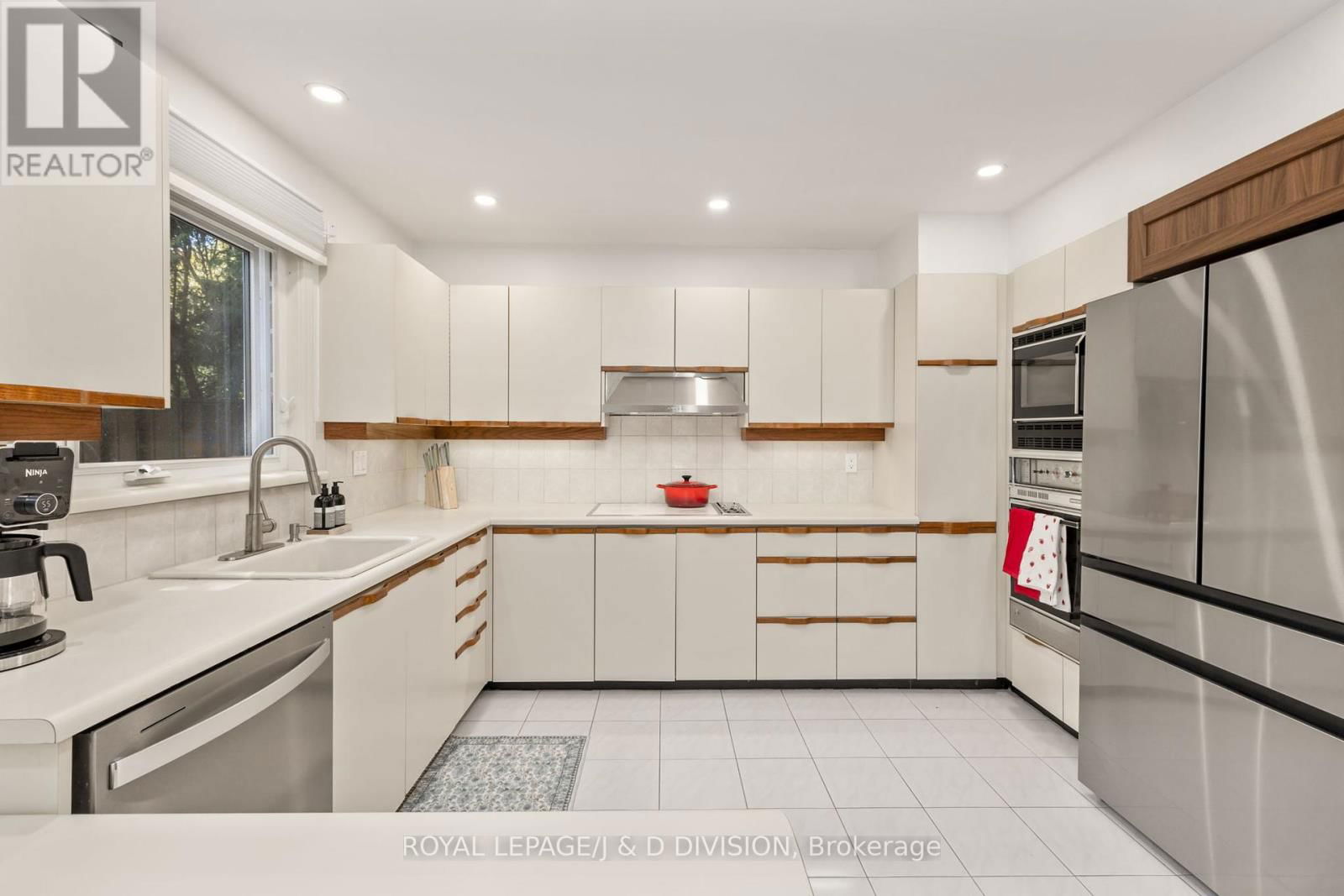 33 ALMOND AVENUE Image 11