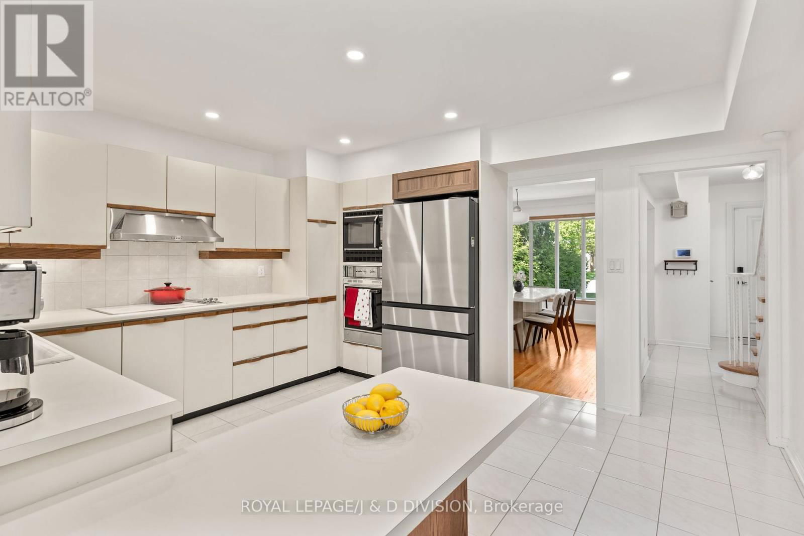 33 ALMOND AVENUE Image 12