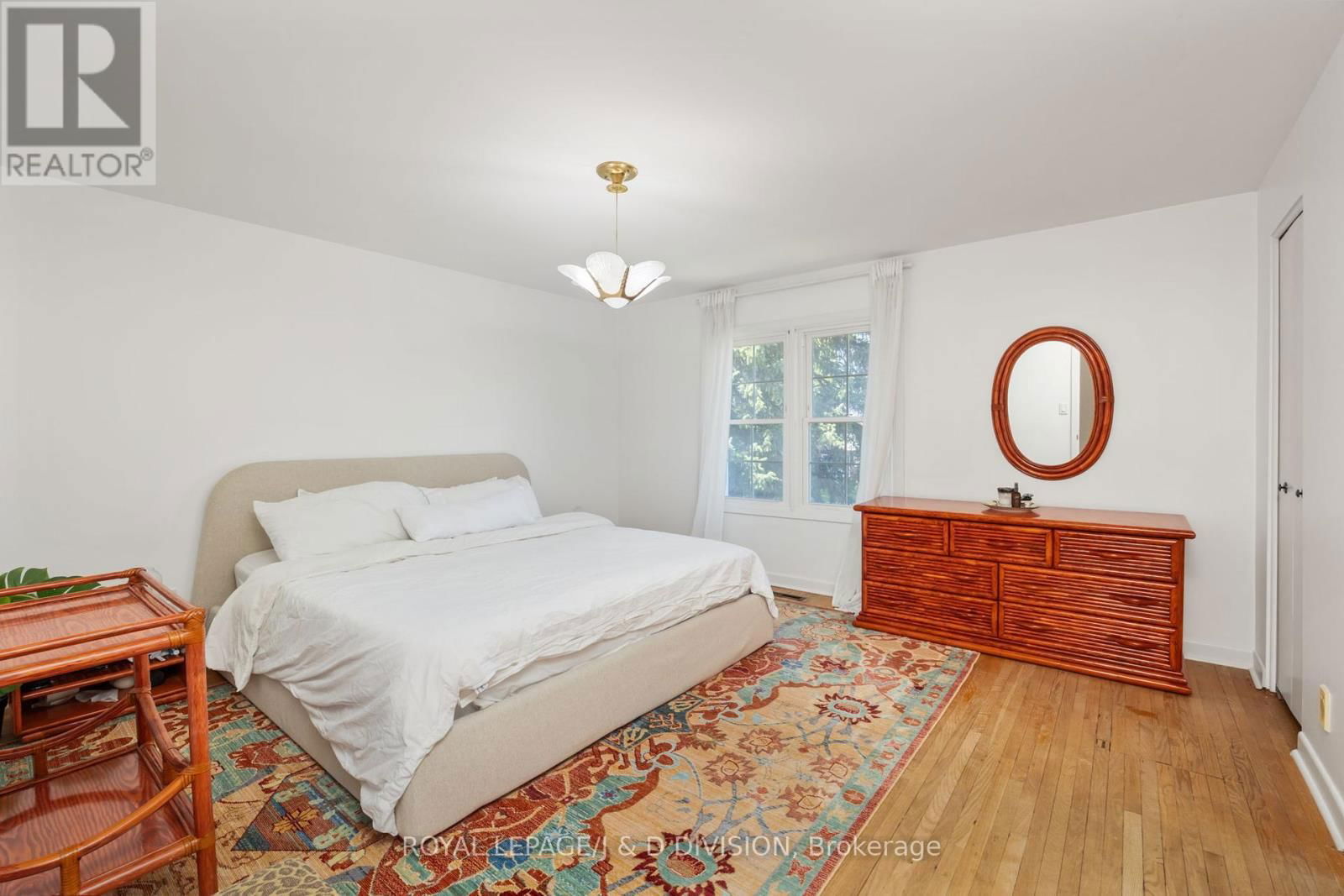 33 ALMOND AVENUE Image 18