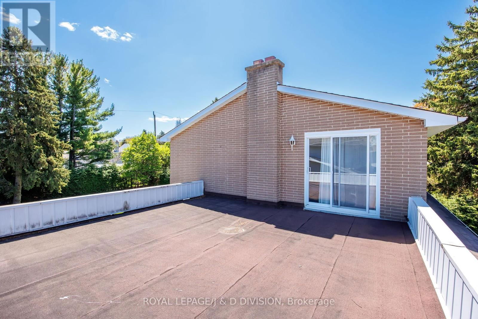 33 ALMOND AVENUE Image 24