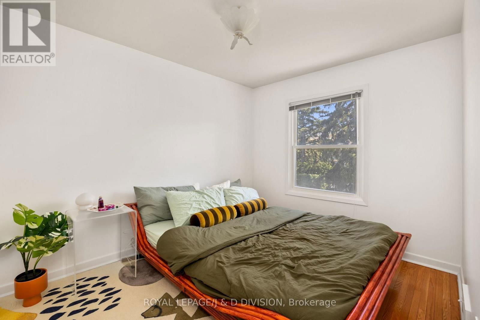 33 ALMOND AVENUE Image 25