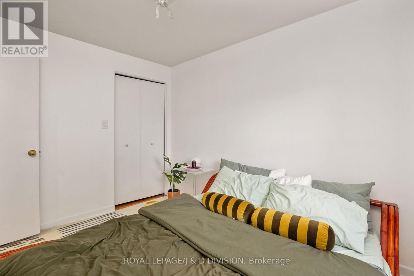 33 ALMOND AVENUE Image 26