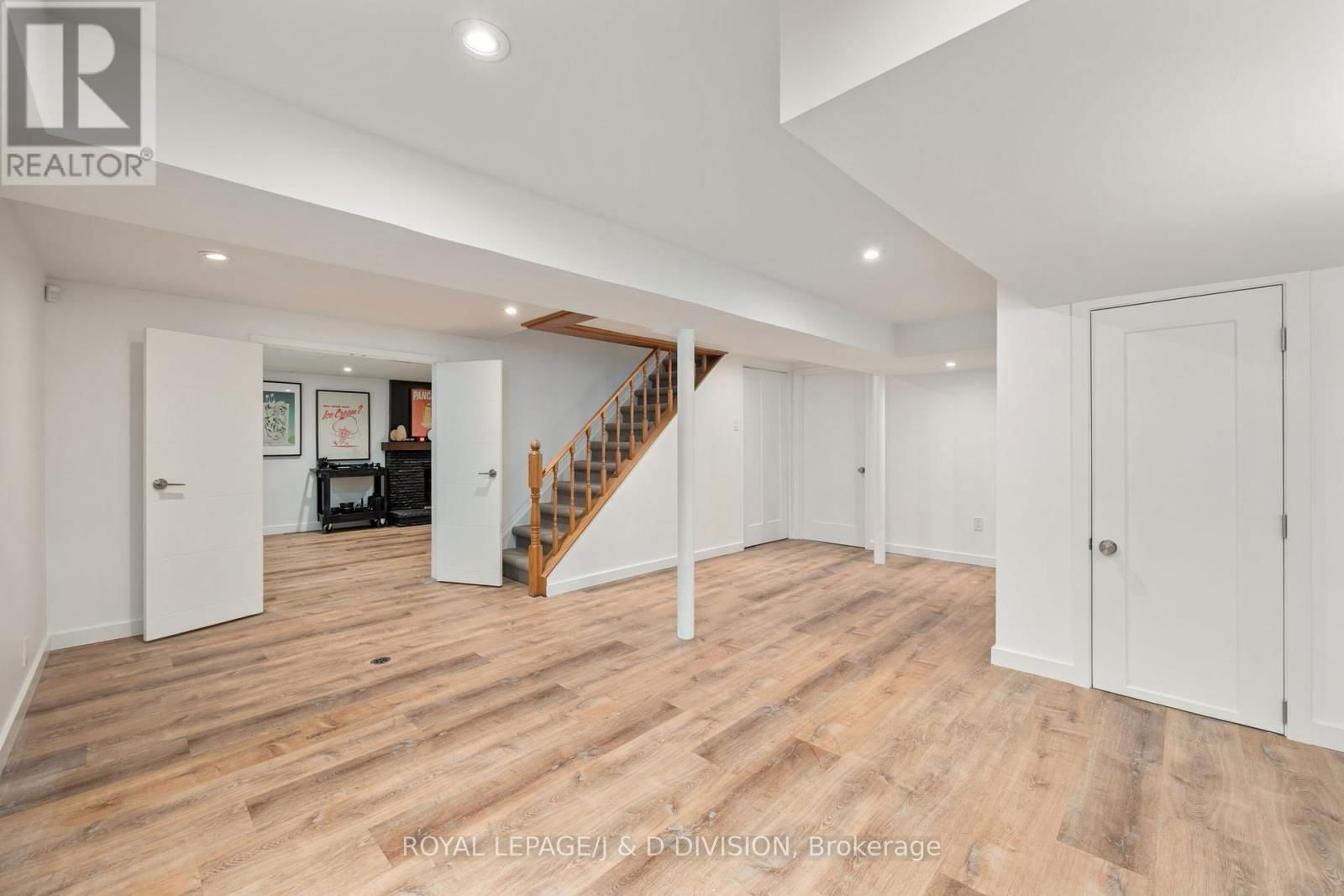 33 ALMOND AVENUE Image 30