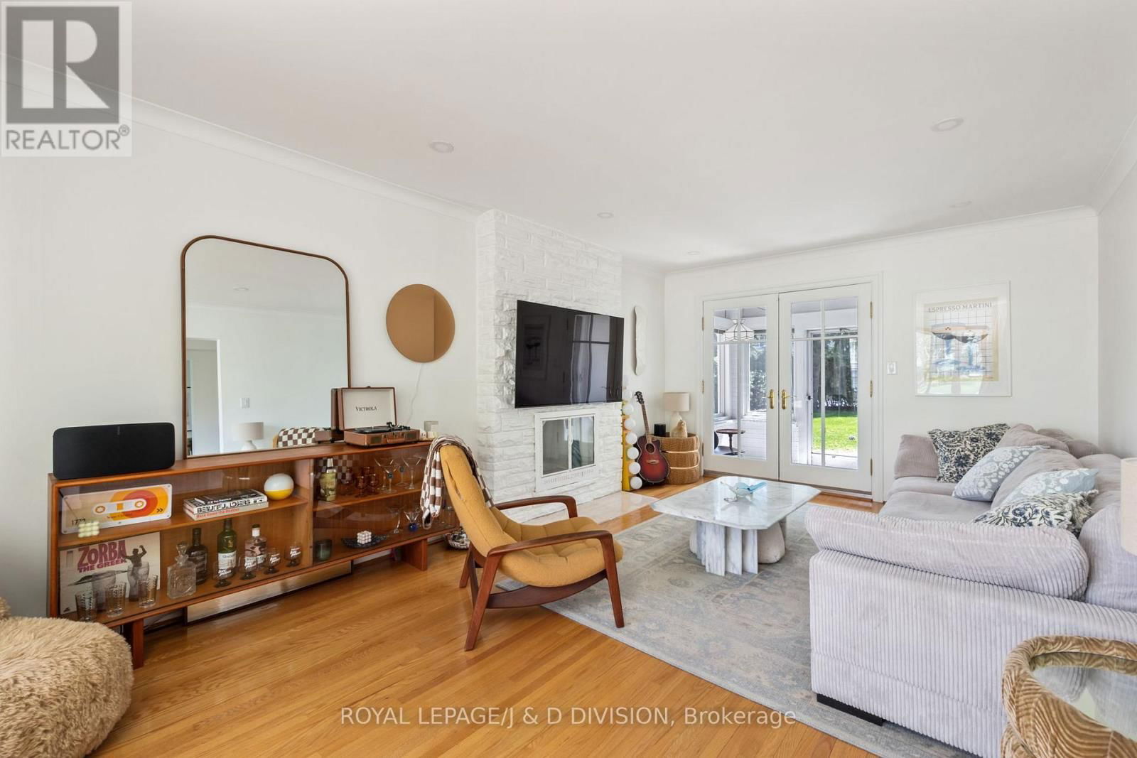 33 ALMOND AVENUE Image 4