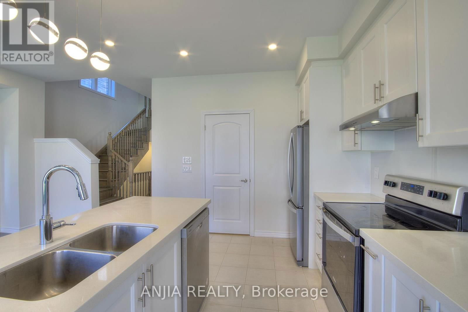 69 FREEMAN WILLIAMS STREET Image 11