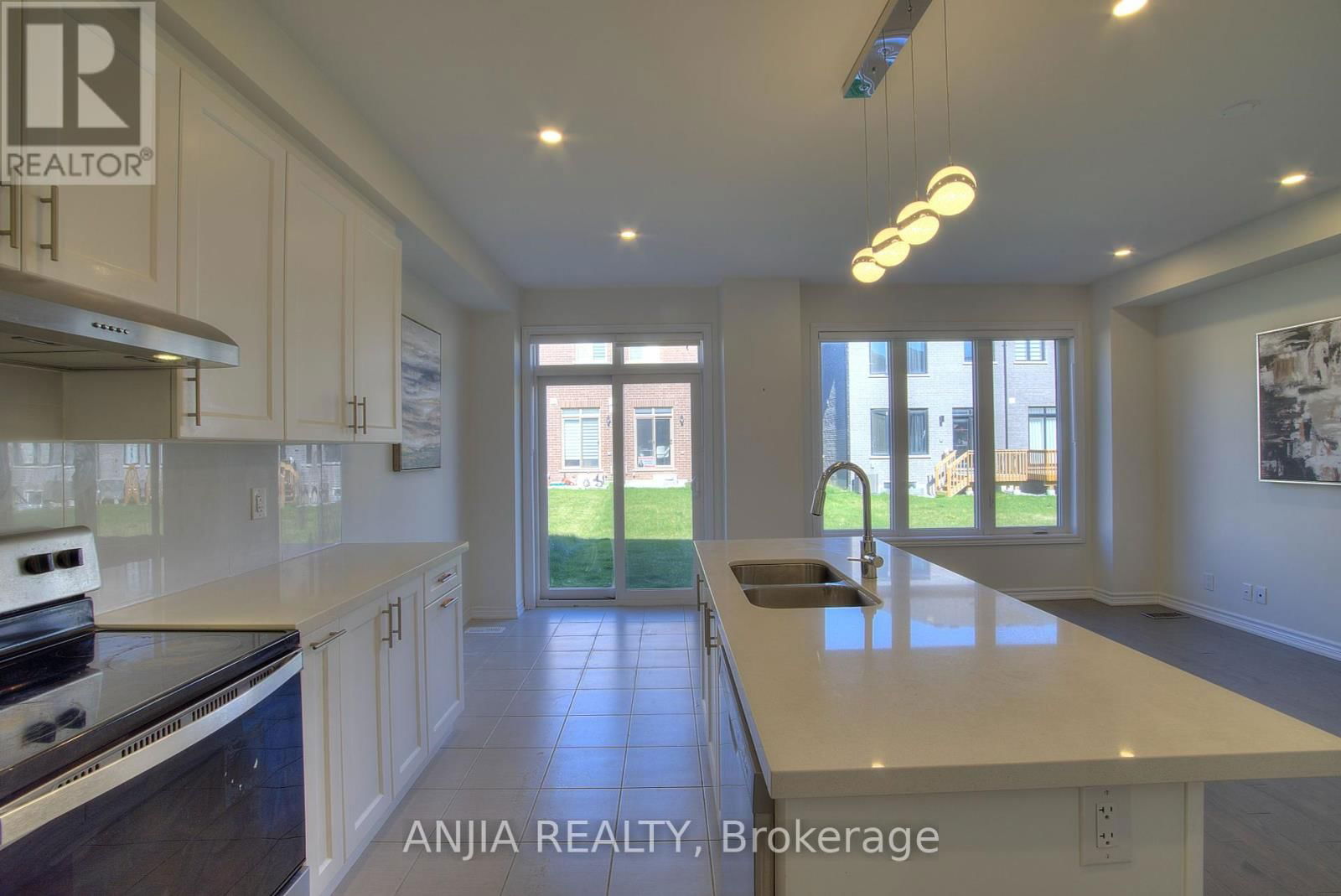 69 FREEMAN WILLIAMS STREET Image 12
