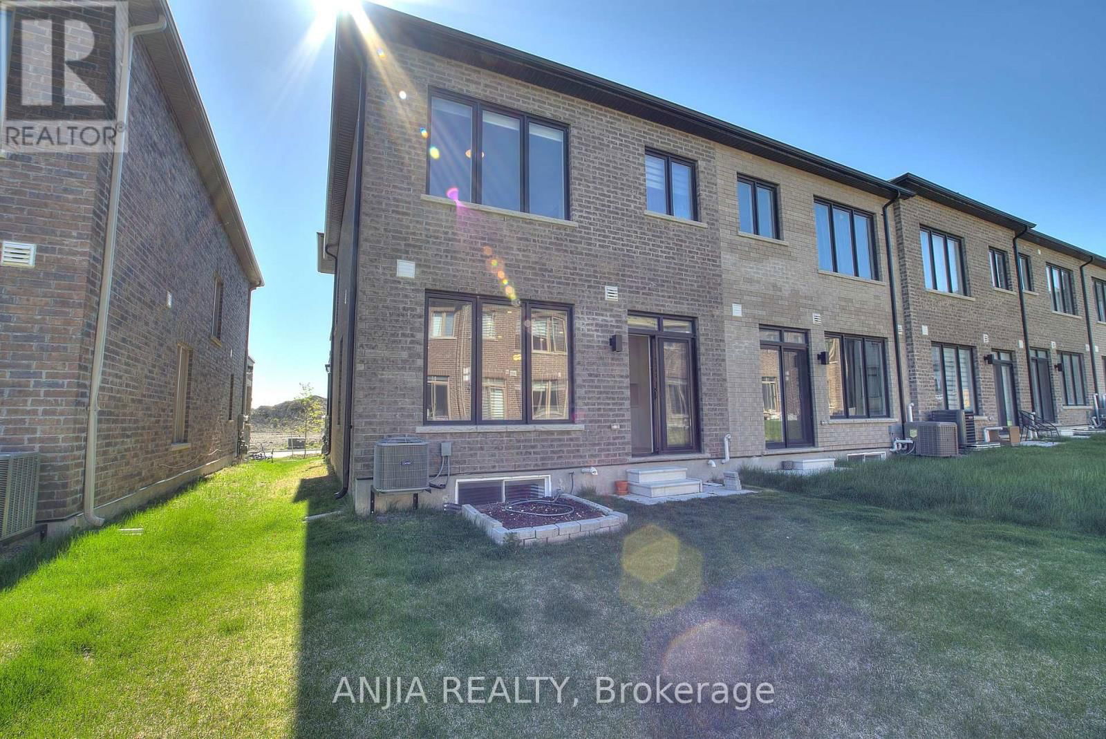 69 FREEMAN WILLIAMS STREET Image 4