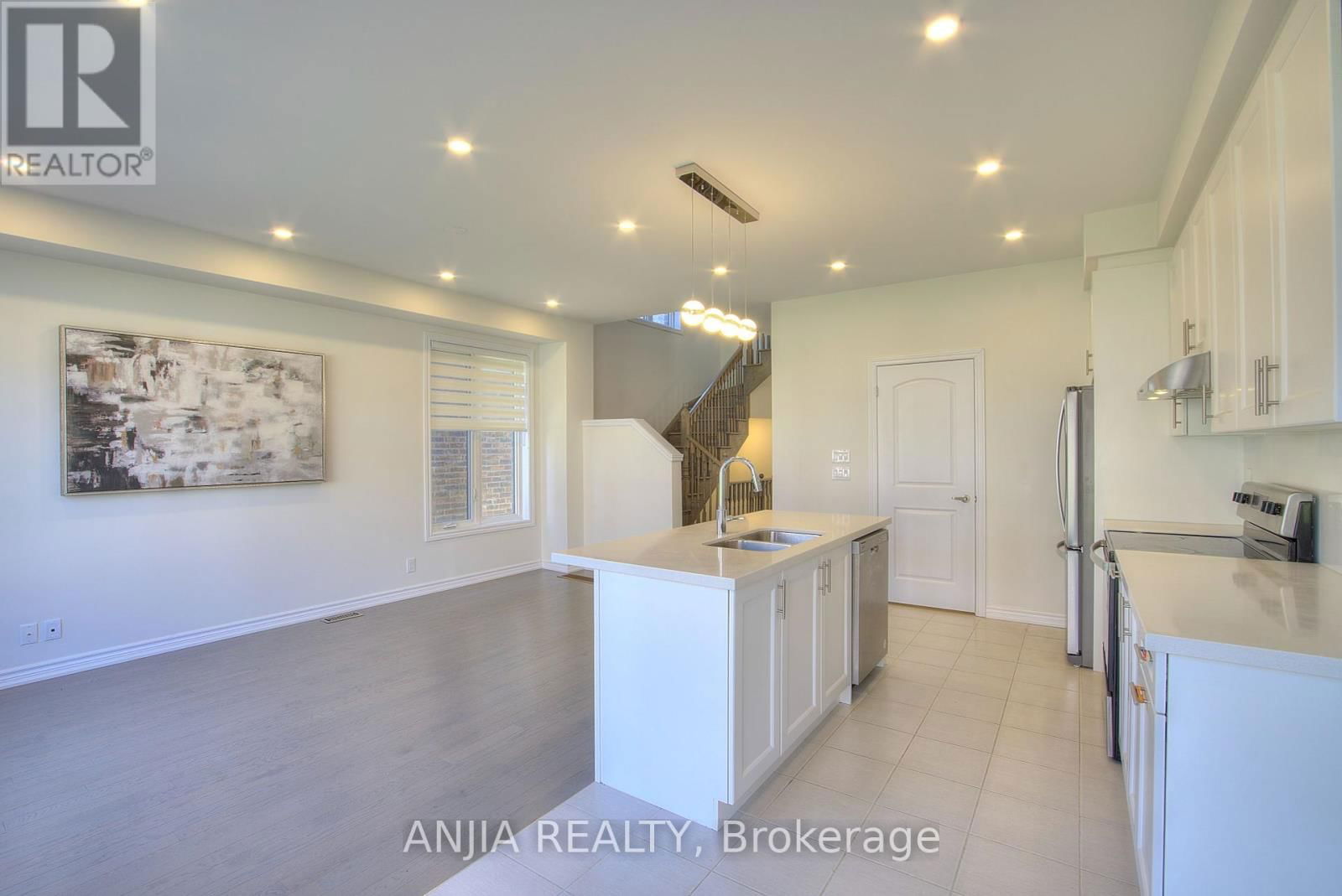 69 FREEMAN WILLIAMS STREET Image 9