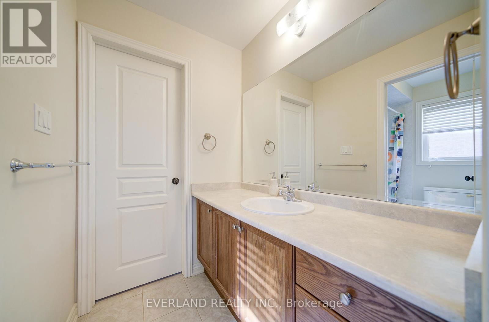 647 PETER RUPTER AVENUE Image 32