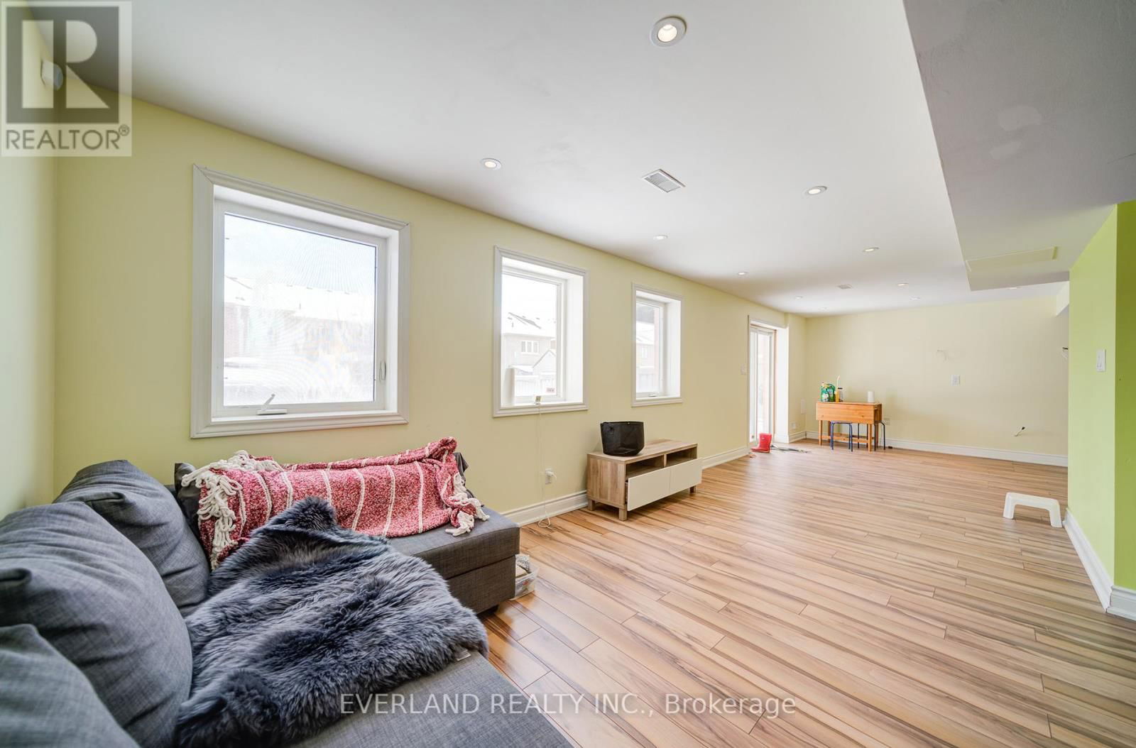 647 PETER RUPTER AVENUE Image 35