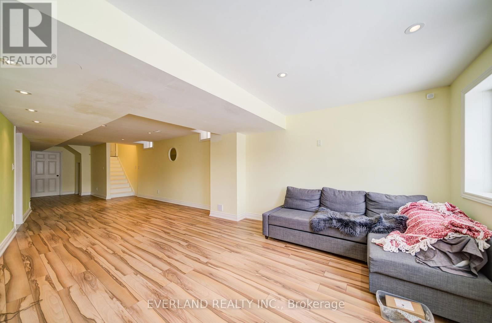 647 PETER RUPTER AVENUE Image 36