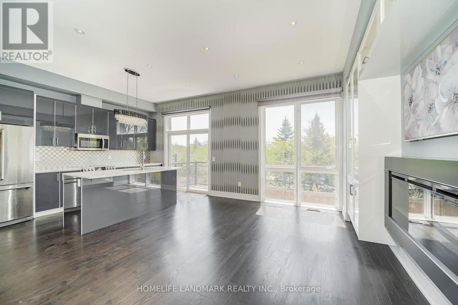 8 CRESTRIDGE DRIVE Image 1