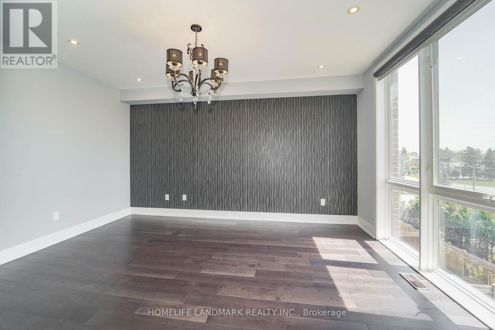 8 CRESTRIDGE DRIVE Image 14