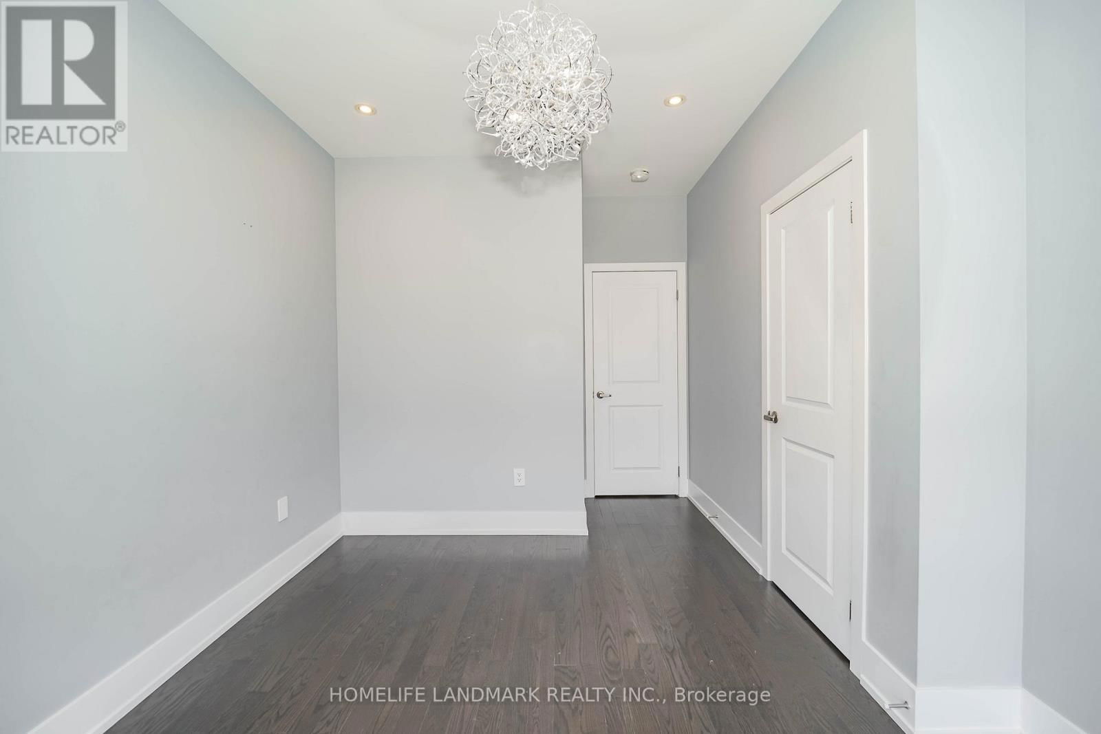 8 CRESTRIDGE DRIVE Image 18