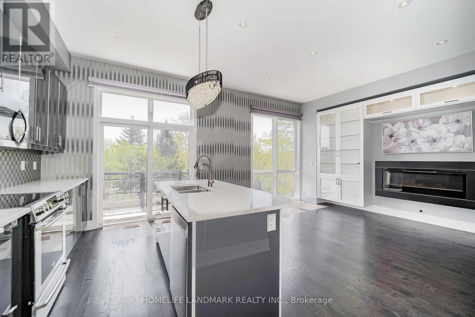 8 CRESTRIDGE DRIVE Image 2