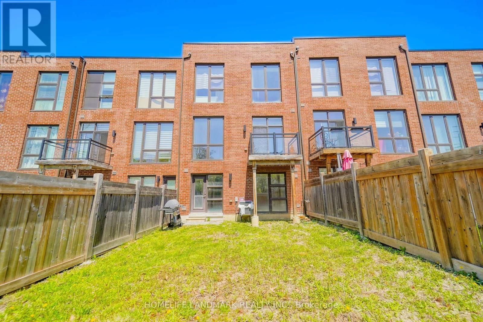 8 CRESTRIDGE DRIVE Image 25