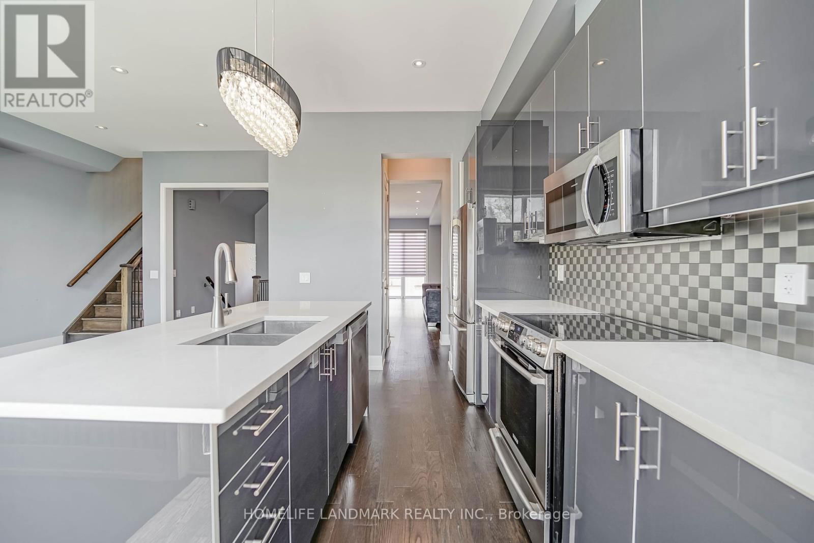 8 CRESTRIDGE DRIVE Image 3