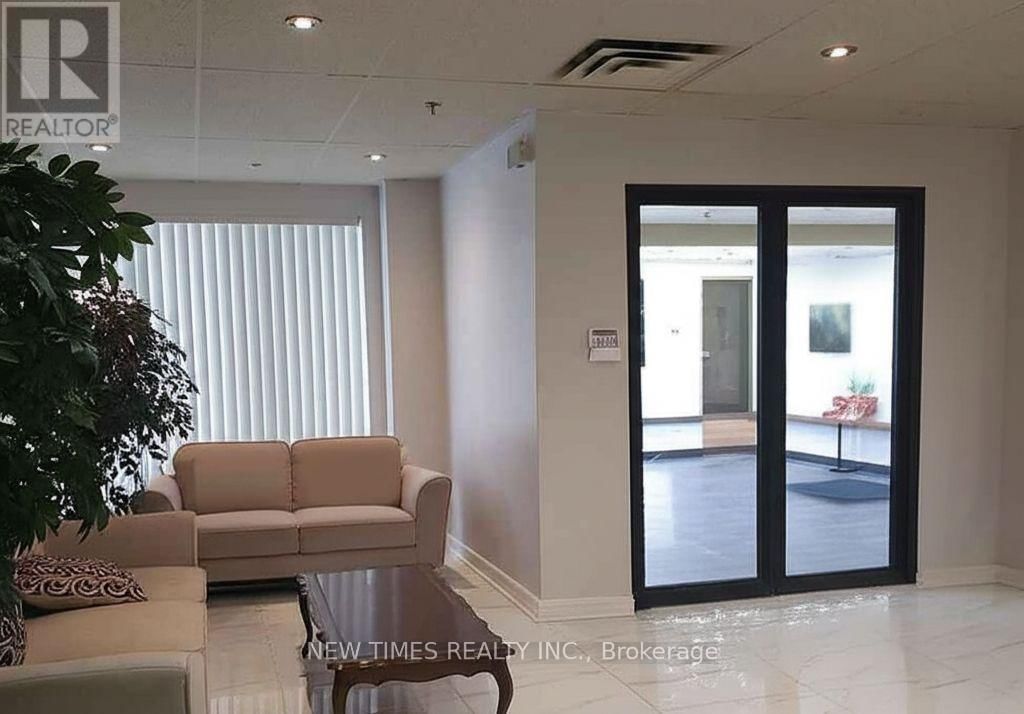 2 - 240 RIVIERA DRIVE Image 3